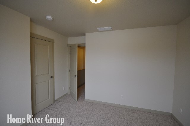 Building Photo - 1576 W Deer Crest St