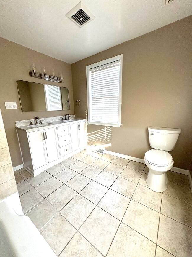 Building Photo - 102 N Baltimore St