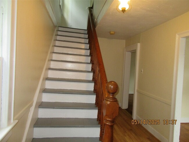 Building Photo - 36 E Main St