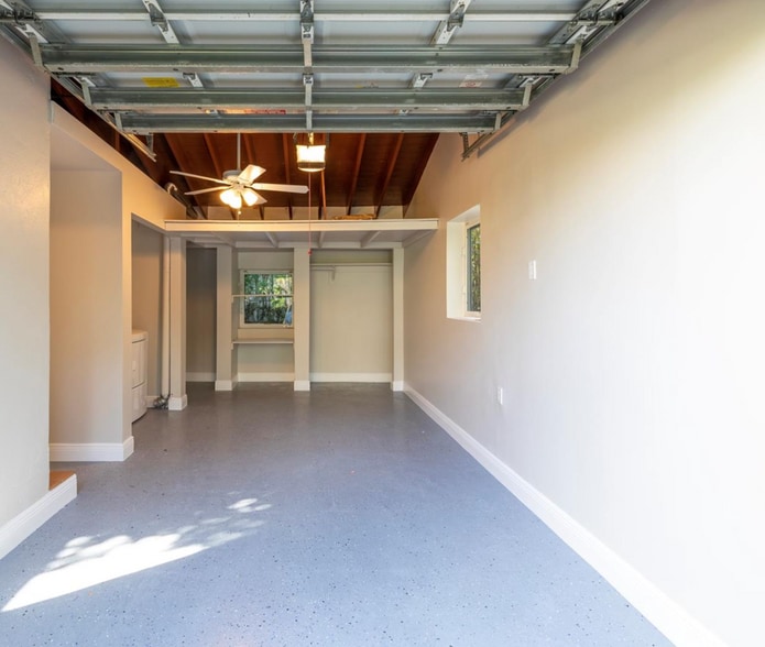 Building Photo - 1350 Mendavia Ave