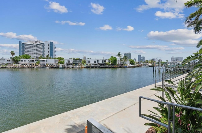 Building Photo - 101 N Shore Dr