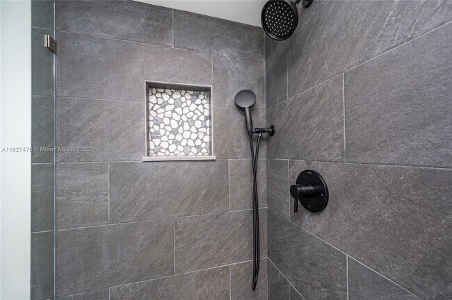 Building Photo - 2536 Camelot Ct