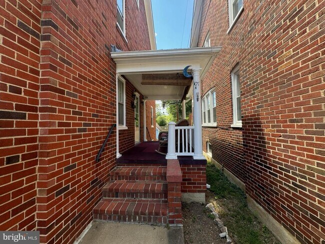 Building Photo - 107 Morgan St