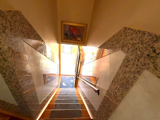 Building Photo - 20 Beech St