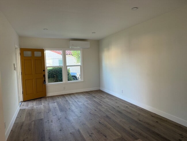 Building Photo - 415 S Main St