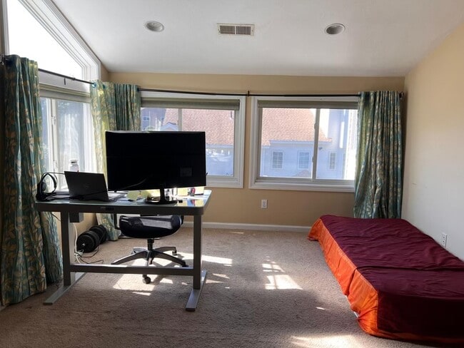 Building Photo - 227 Captain Eames Cir