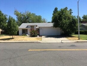 Building Photo - South-West Redding Home