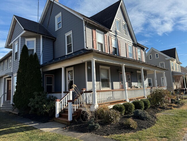 Building Photo - 27 N Main St