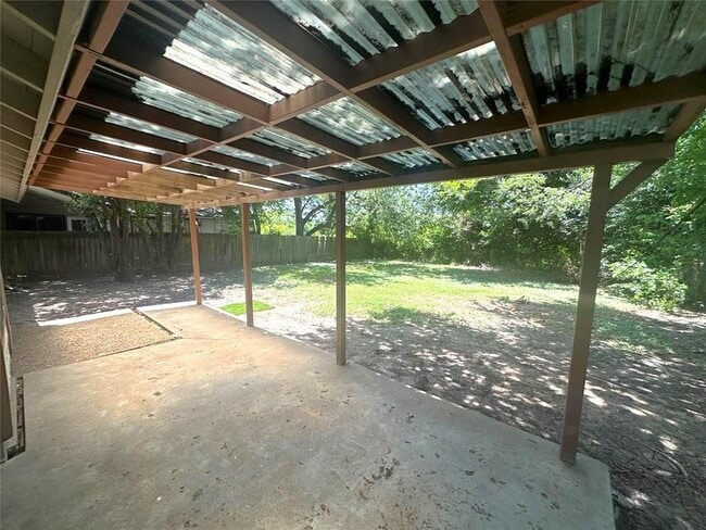 Building Photo - 8510 Woodstone Dr