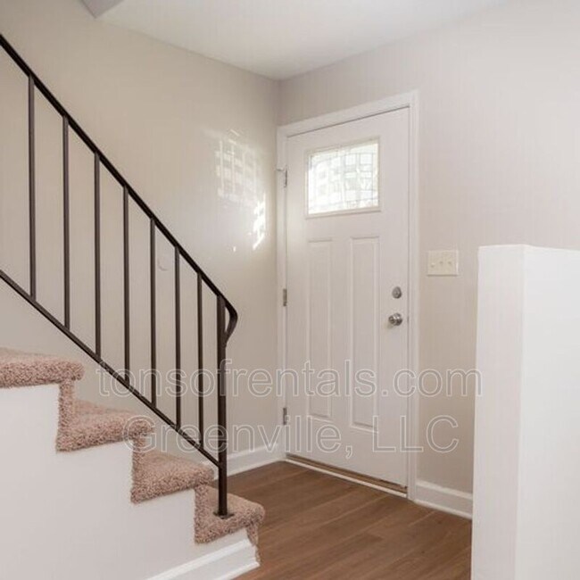 Building Photo - 111 Becky Don Dr