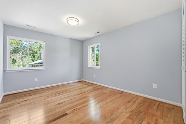 Building Photo - 4804 Calvert Rd