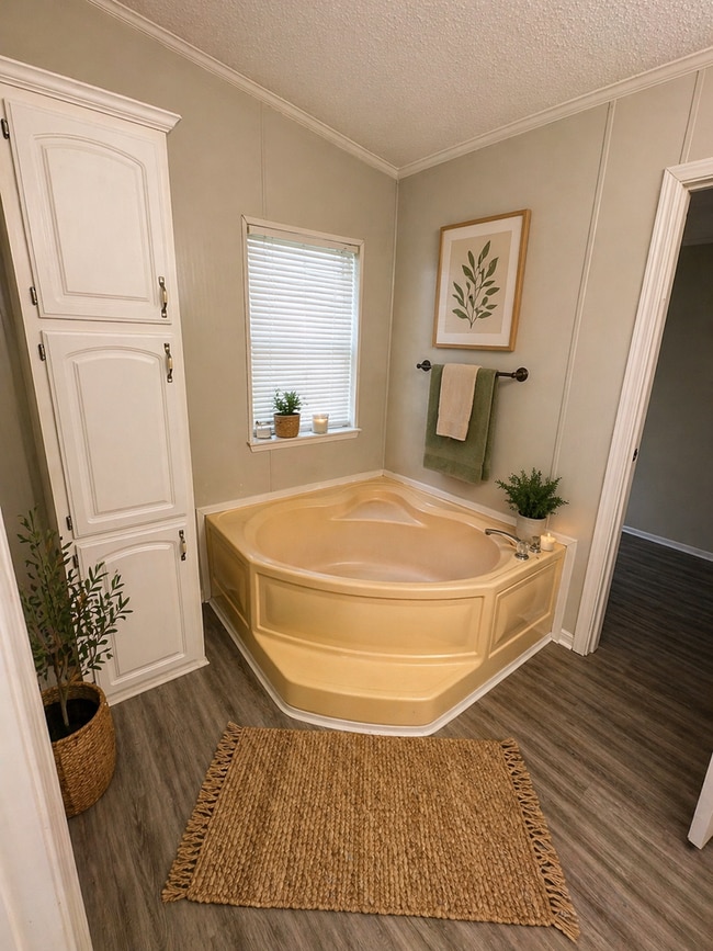 Building Photo - 1905 S Eaton Ave