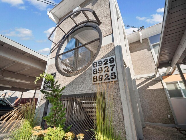 Building Photo - RENOVATED 2BD/1BA MILLWOOD APARTMENT | A/C | COVERED PARKING | PET FRIENDLY | AVAIL NOW