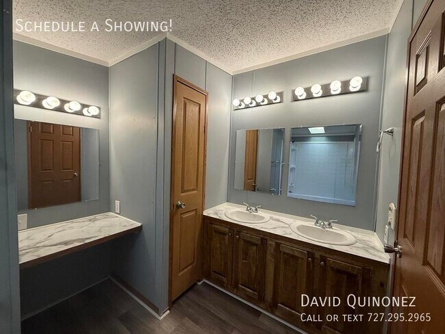 Building Photo - 6944 Country Ln