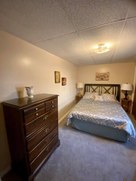Bedroom - 154 College St