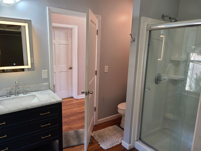 Building Photo - 207 Edwards St