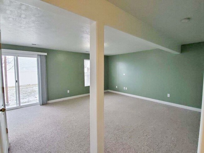 Building Photo - 2-3 Bd 2.5 Bath Townhome in Draper