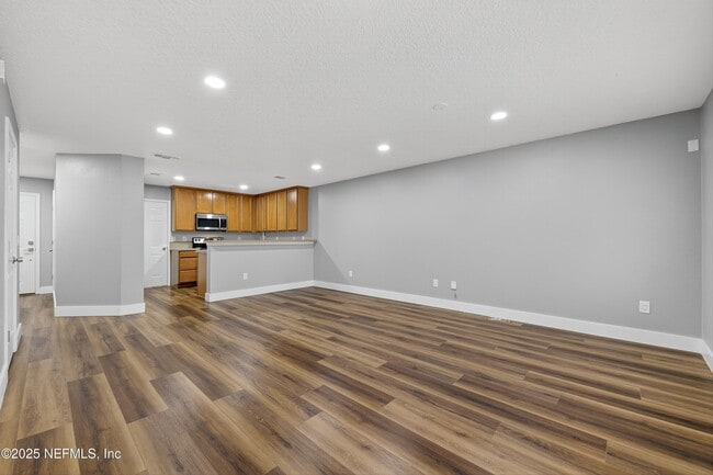 Building Photo - 834 Black Cherry Dr S
