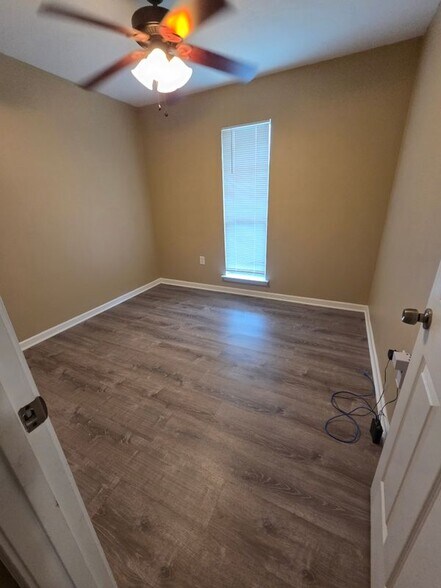 Building Photo - 16115 Bolivar Dr