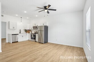 Building Photo - 1402 Parkview Dr