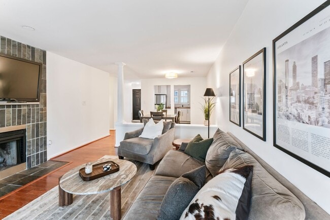 Building Photo - 2719 Selwyn Ave