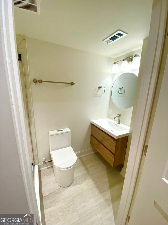 Building Photo - 886 Moore Rd