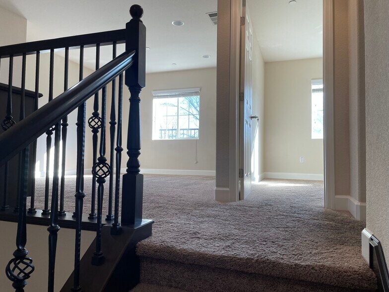 Building Photo - 1802 Rivage Cir