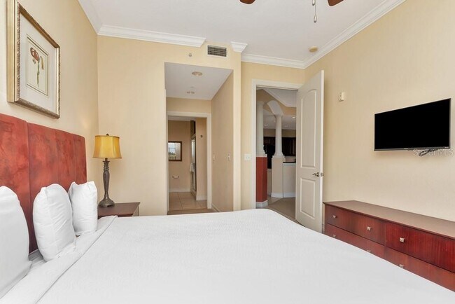 Building Photo - 13941 Clubhouse Dr