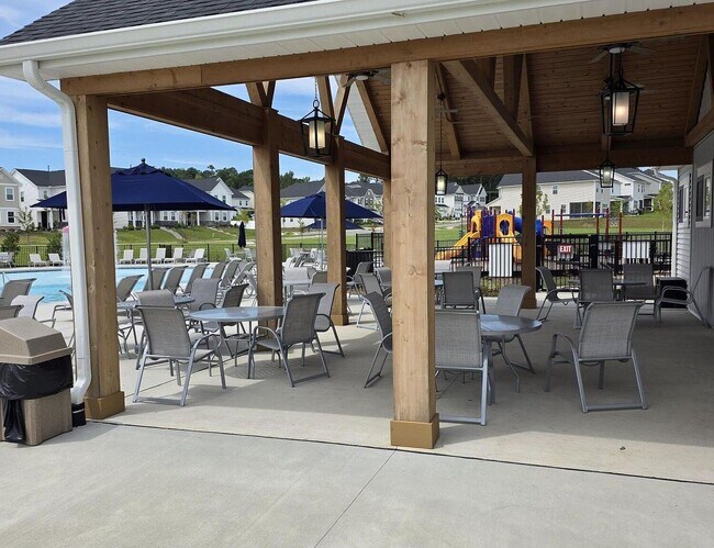 Building Photo - 3BR Like-New Townhome – GREAT PRICE - Community Pool/Playground