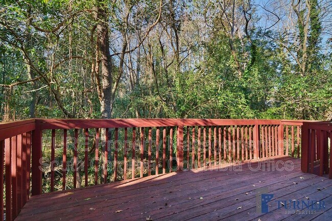 Building Photo - 801 Laurel Hill Ln