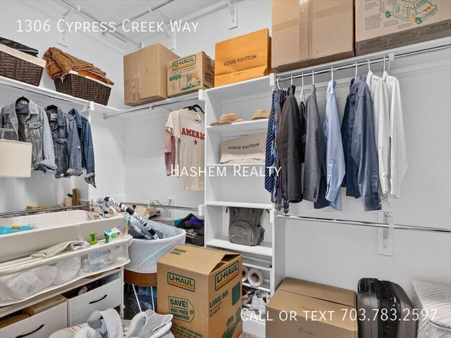 Building Photo - 1306 Cypress Creek Way