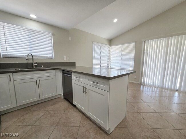 Building Photo - 908 Coral Isle Way