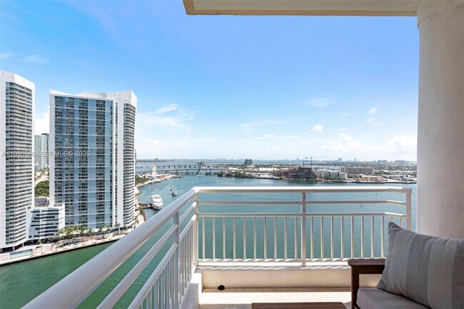 Building Photo - 888 Brickell Key Dr
