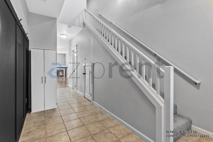 Building Photo - 5017 SW Wentworth Terrace
