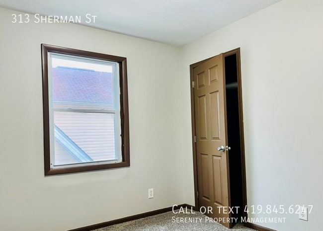 Building Photo - 313 Sherman St