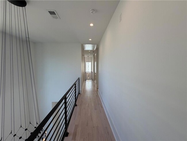 Building Photo - 2385 Nesbitt Dr NE