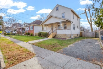 Building Photo - 332 W Olive St