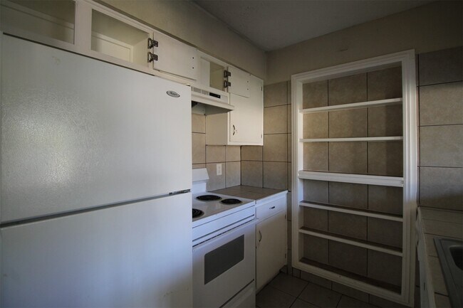 Building Photo - 219 W F St