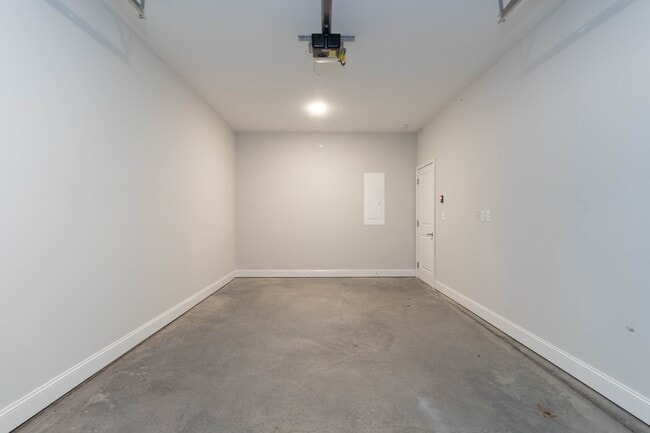 Building Photo - 4839 Lake Ln
