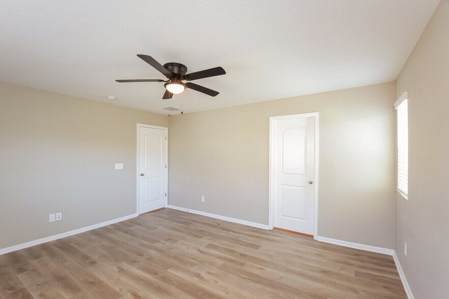 Building Photo - 3565 Makley Cir