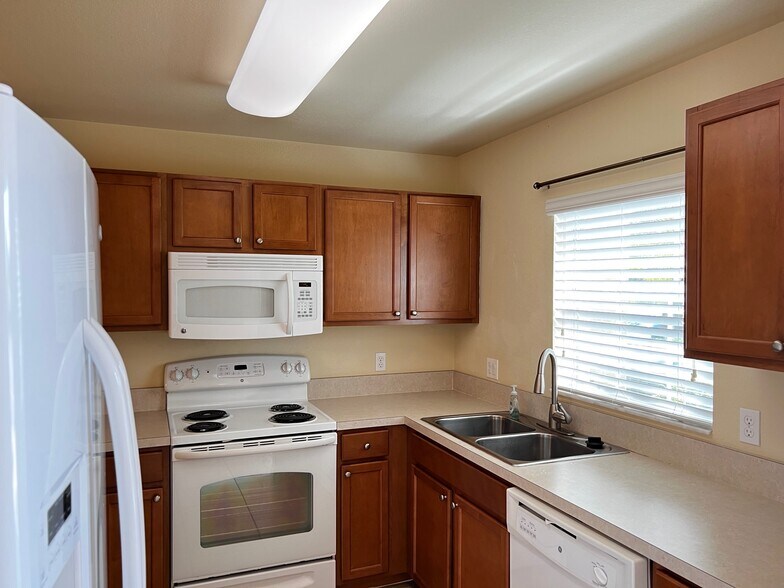 Building Photo - 9093 Gervais Cir