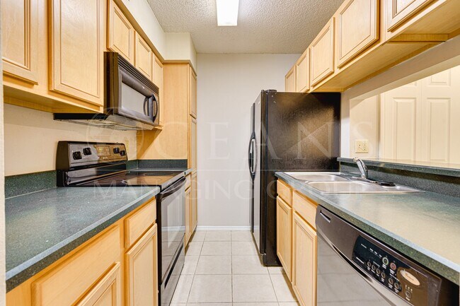 Building Photo - 2 Bedroom Nestled Away in the Heart of Daytona