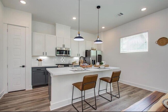 Building Photo - 5823 Highland Sky Ln