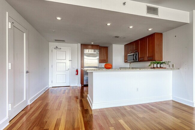 Building Photo - 8100 River Rd