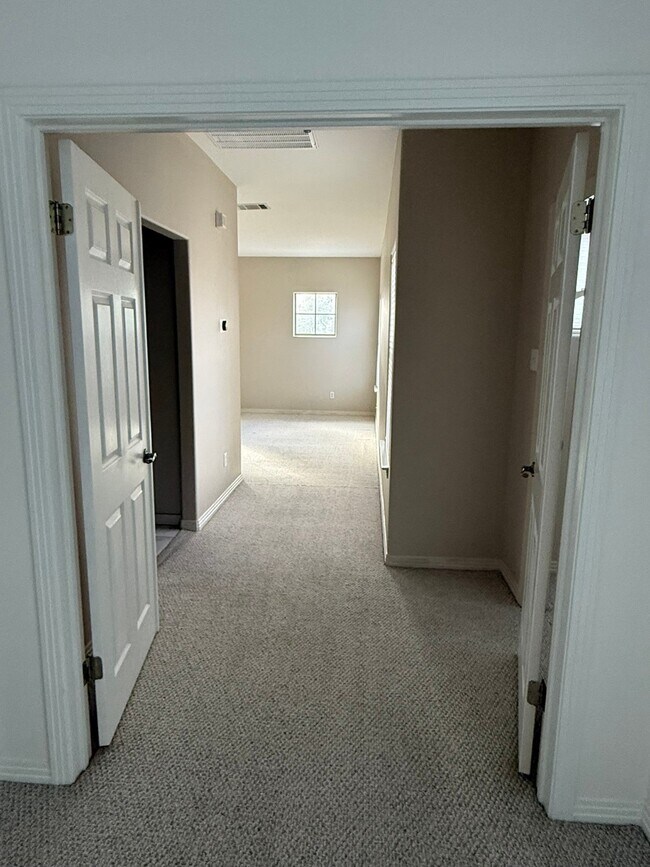 Building Photo - 10630 Morado Cir