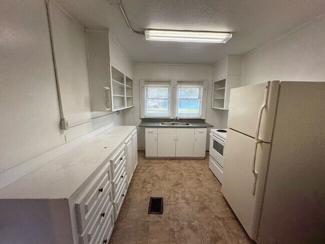 Building Photo - "Charming 3-Bedroom Retreat with Modern Amenities in Lakeland!"