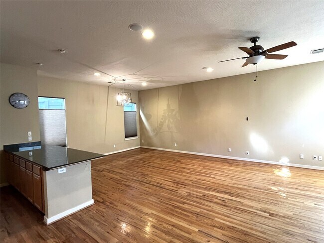 Building Photo - 4338 Center St