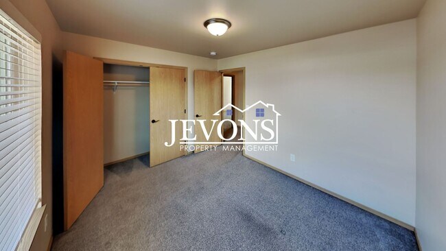 Building Photo - 708 N 29th Ave
