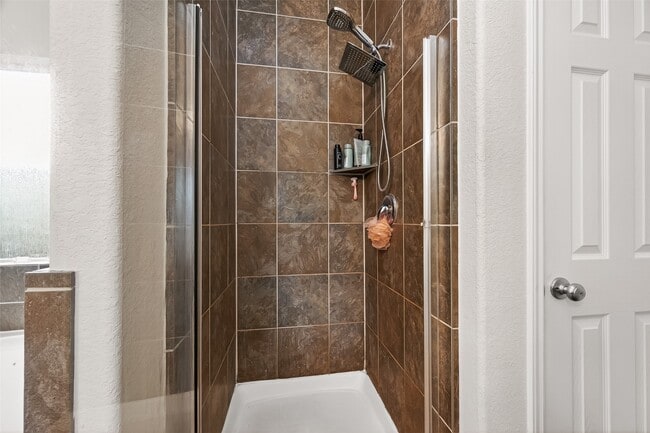 Building Photo - 6503 Wilshire Fern