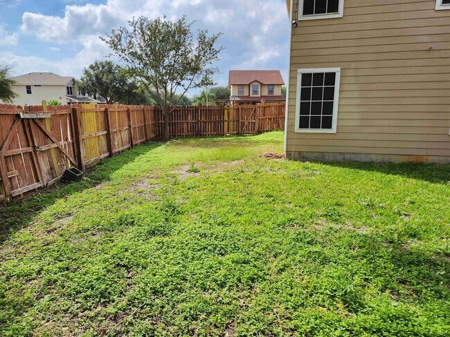 Building Photo - 1701 Port Lavaca St